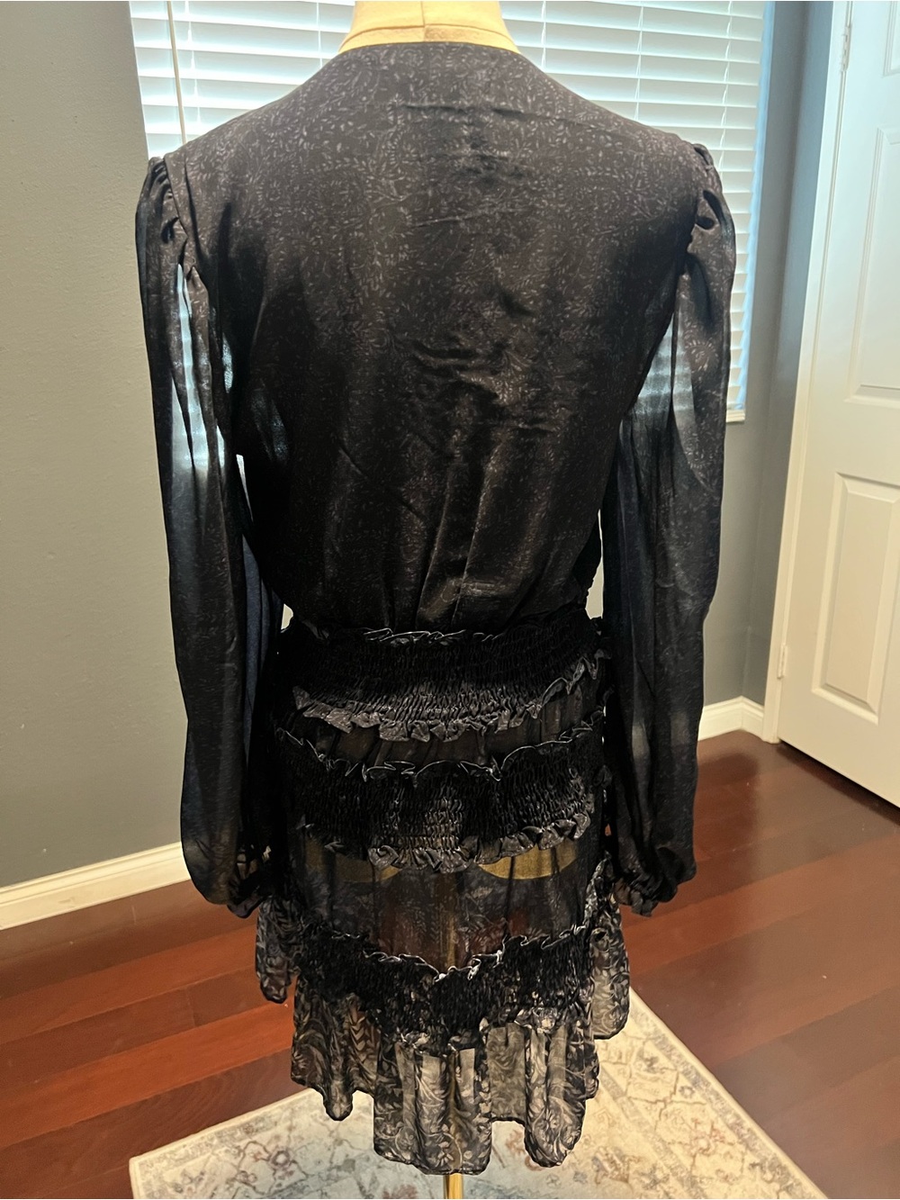 Elegant Blue and Black  V-Neck Ruffle Mini Dress. Size M - Picture 6 of 8